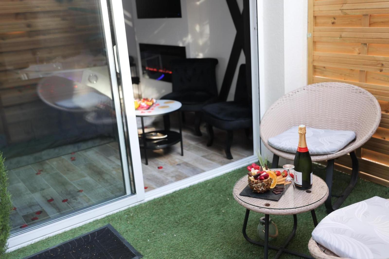 Loft, Studio And Love Rooms Bourg-Saint-Christophe Rum bild
