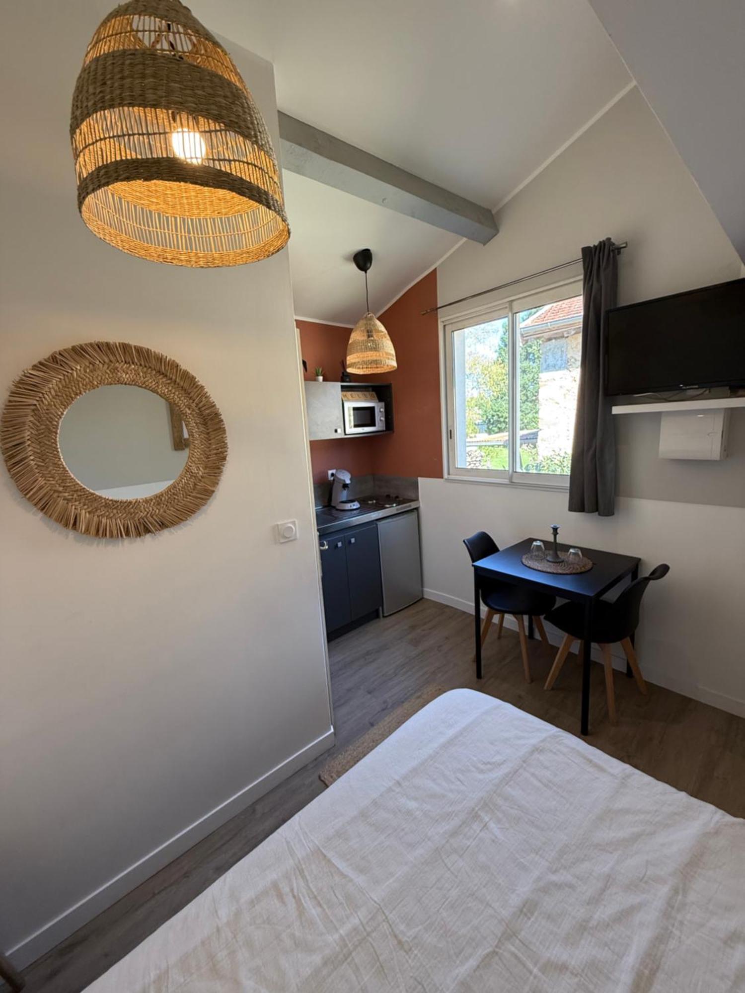 Loft, Studio And Love Rooms Bourg-Saint-Christophe Exteriör bild